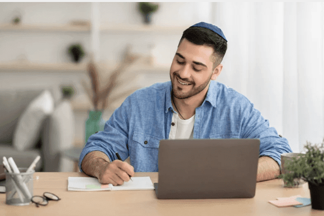 Consultanță oferită de o agenție SEO unui antreprenor.